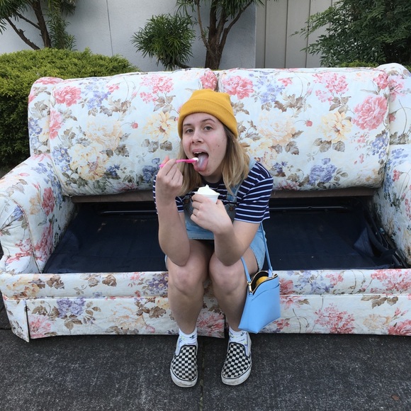 Meet your Posher, Molly - Picture 1 of 1